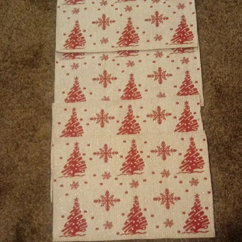 GUC SET OF 4 CHRISTMAS PLACEMATS